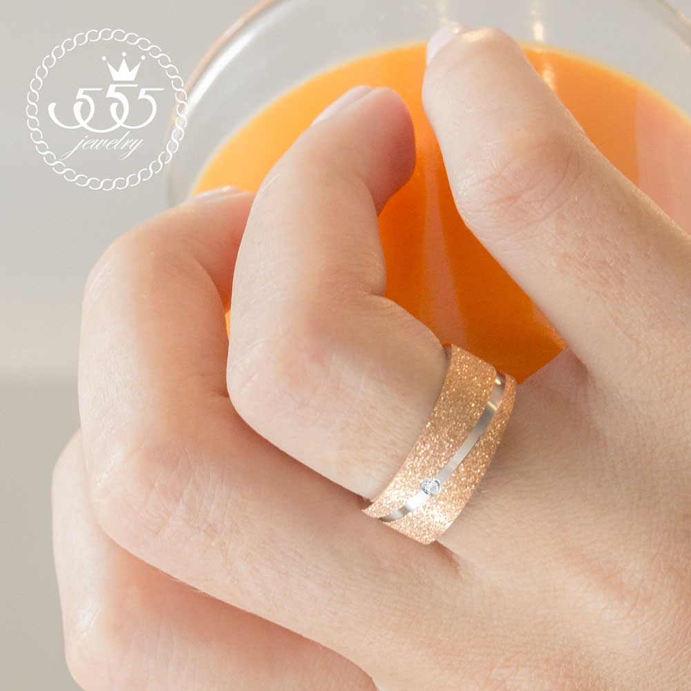 555jewelry-แหวนแฟชั่นสแตนเลส-ผิวทราย-ประดับเพชร-cz-ดีไซน์-unisex-รุ่น-555-r067-แหวนผู้หญิง-แหวนผู้ชาย-แหวนสวยๆ-r76