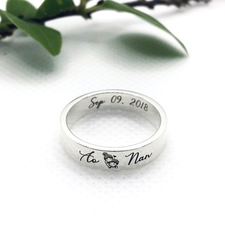 แหวนเงินแท้ 92.5% แหวนสลักชื่อเงินแท้ (หน้าเรียบ 4 mm อักษร รมสีดำ) 💍Silver Jewelry แหวนคู่เงินแท้ แหวนคู่รัก ของขวัญ