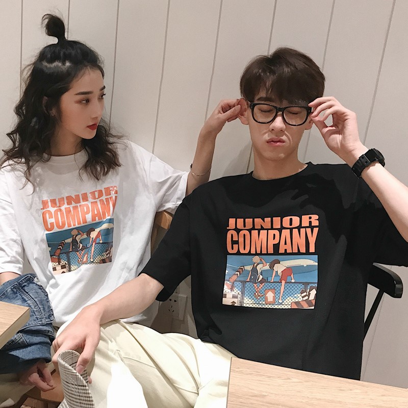ภาพหน้าปกสินค้าPOOHPAND เสื้อยืดแฟชั่นคู่รัก T-Shirt สไตล์เกาหลี ทรงหลวม Oversize สวมใส่สบาย พิมพ์ลายดิจิตอล สีคมชัด Junior 8040 จากร้าน poohpand_fashion บน Shopee
