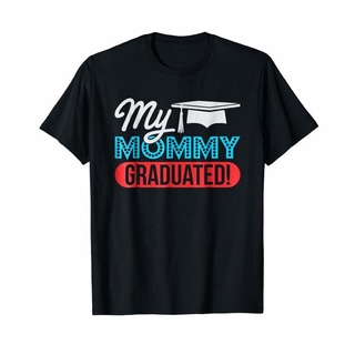 เสื้อยืดโอเวอร์ไซส์เสื้อเชิ้ต Gildan | ตุ๊กตา My Mommy Graduated น่ารัก สําหรับลูกชาย และลูกสาวS-3XL