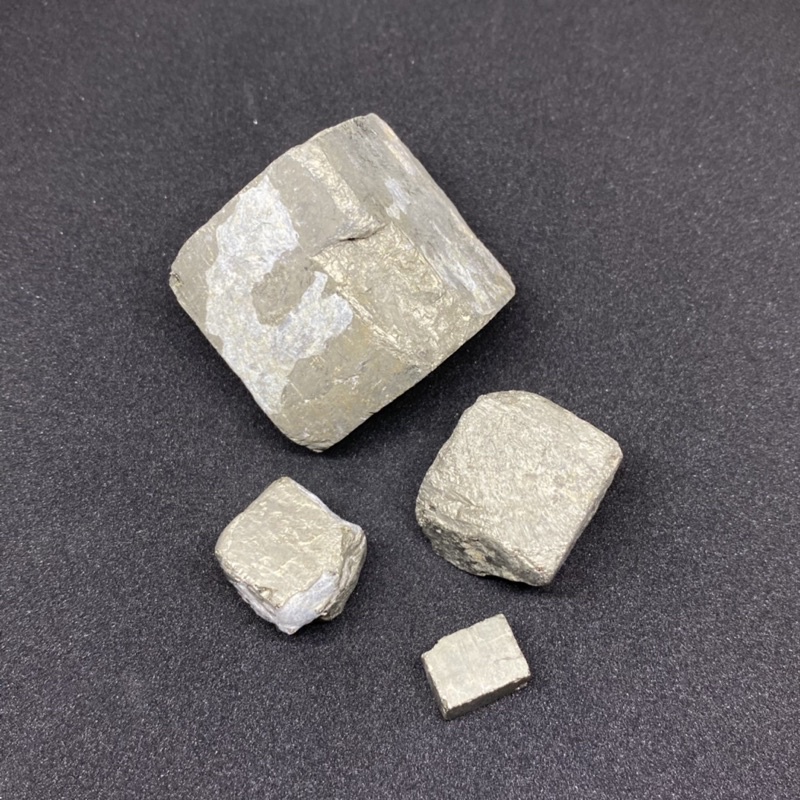 ไพไรต์-pyrite-หินดูดเงิน-1ชิ้น-เพชรหน้าทอง-แร่เหล็กไพไรต์-เพชรหน้าทั่ง-หินแห่งการคิดบวก-หินสี่เหลี่ยม