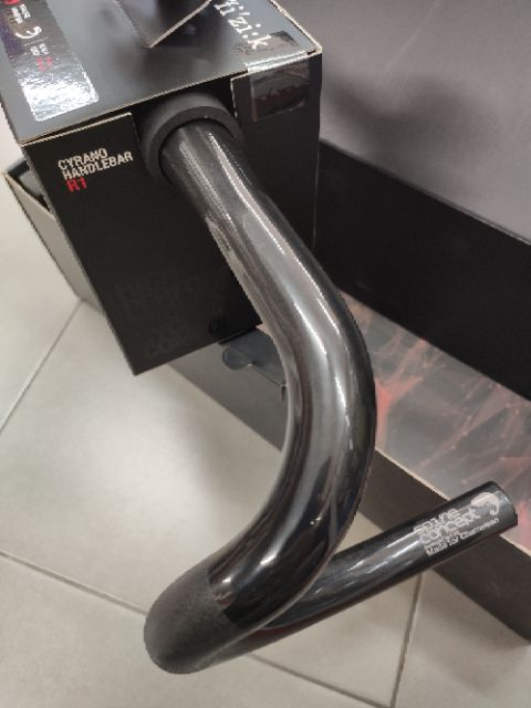 แฮนด์เสือหมอบคาร์บอน-fizik-r1-44cm