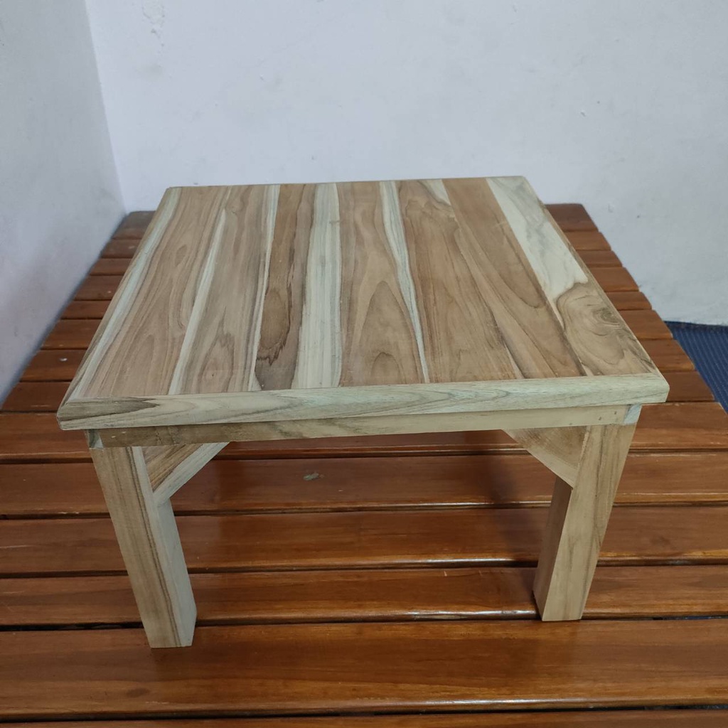 โต๊ะอเนกประสงค์๕-ขนาด-45x45x30ซม-ทำจากไม้สักแท้100-เตาของใช้ต่างๆๆพื้นเรียบ