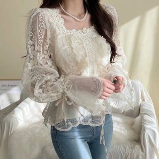 สวยปังมากคร่าแม่ เสื้อลูกไม้ผ้าไหมแก้ว งานปักทั้งตัว สวยหรูไฮโซ ดีไซด์คอเหลี่ยม แต่งลูกไม้แถบหน้า แขนบาร์บี้ยาวพอง
