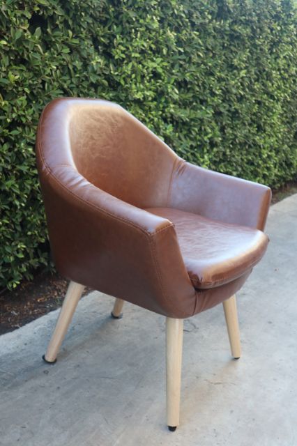 เก้าอี้หนัง-brown-chair