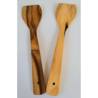 ตะหลิวแบน (2 ชิ้น) ทำจากไม้ งานฝีมือชาวบ้าน สวย แข็งแรง เหมาะสำหรับเป็นเครื่องมือใช้แซะ ผัดหรือทอดของในกระทะ