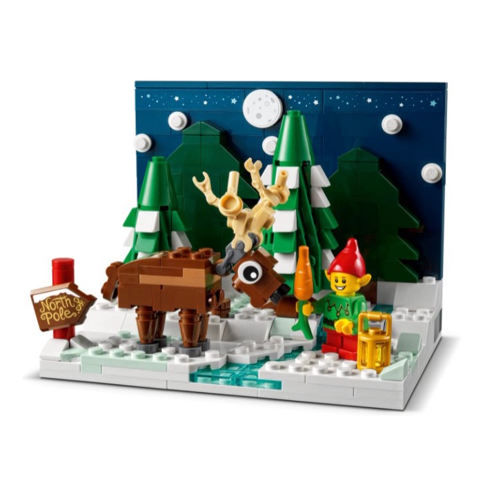 lego-santa-s-front-yard-40484