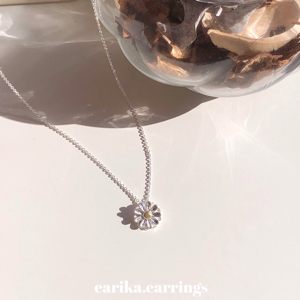 earika-earrings-white-cutter-necklace-สร้อยคอเงินแท้จี้ดอกคัตเตอร์-s92-5