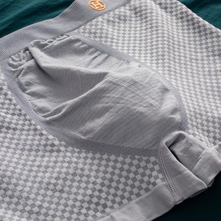 ภาพขนาดย่อของภาพหน้าปกสินค้าNew MN001 สีใหม่ กางเกงในชาย กางเกงใน H พร้อมกล่องหรู (1เซตมี3ตัว)บ็อกเซอร์ผู้ชาย ไร้รอยต่อ ผ้านิ่มมาก จากร้าน jinglun_shop บน Shopee ภาพที่ 2