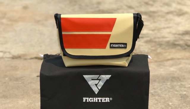 fighter-กระเป๋าสะพายข้าง-สีครีมคาดส้ม