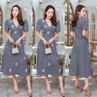 TW10619 Maxi Dress เดรสคอวีทรงเรียบ แขนสั้น เนื้อผ้าทอลายสก๊อตพิมพ์ลายดอกกระจายทั้งตัว มีซิปหลัง