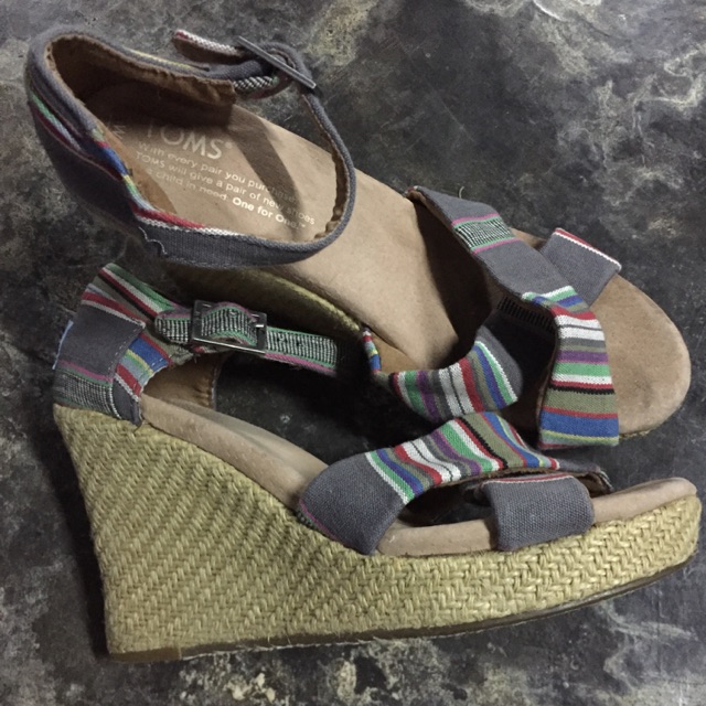 toms w6 size