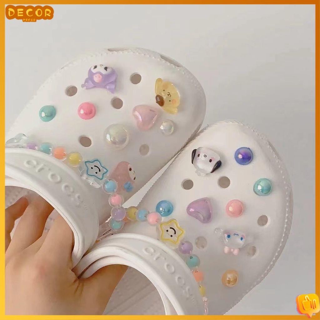 ภาพหน้าปกสินค้าjibbitz crocs ตัวติดรองเท้า Sanrio อุปกรณ์เสริมรองเท้า ประดับลูกปัดทับทิม รูปหัวใจ และหน้ายิ้ม สีสันสดใส diy ที่ติดรองเท้า จากร้าน heling.th บน Shopee