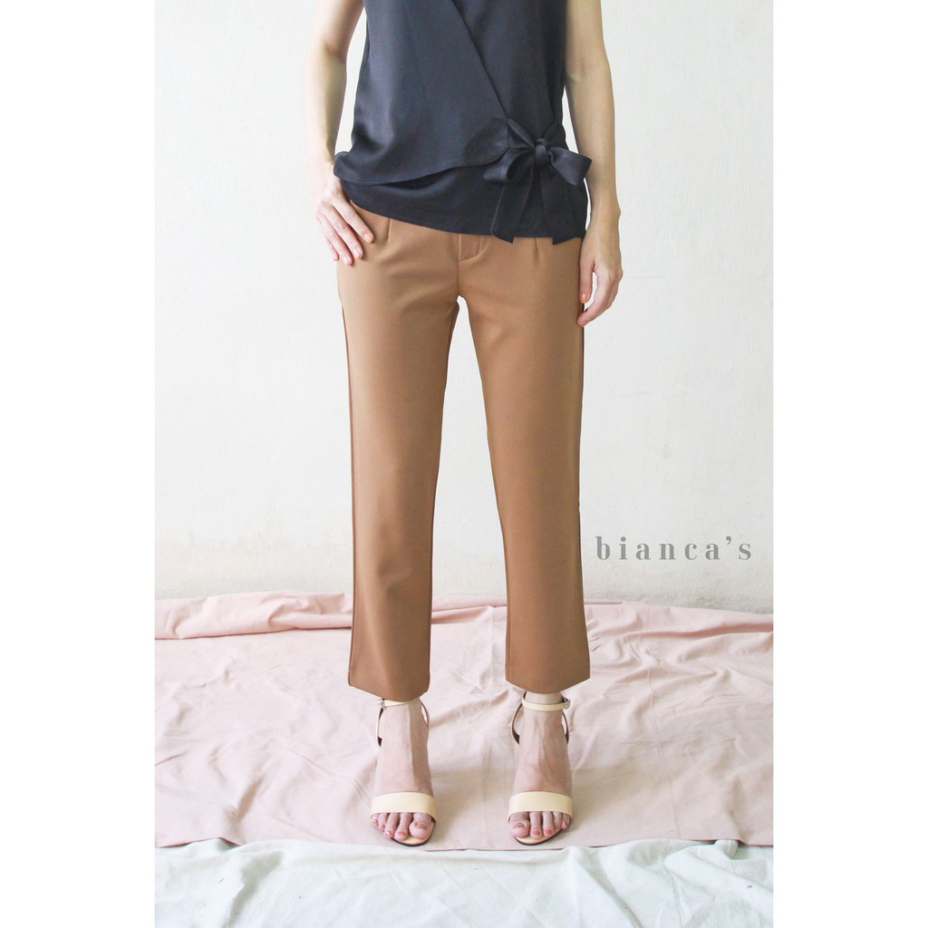 กางเกงขายาวรุ่น-everyday-pants-สีน้ำตาลทอง