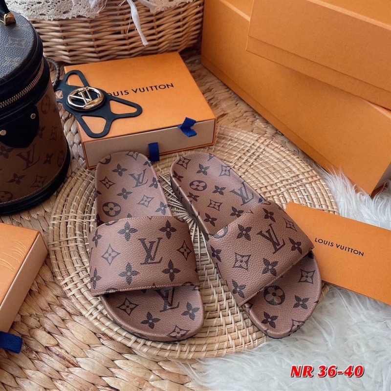 รองเท้าแตะ-ลายหลุยส์-louisvuitton-งานปั๊มแบรนด์-พรีเมี่ยม