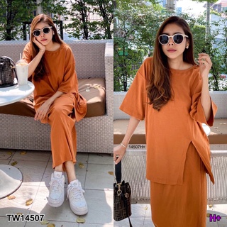 TW14507 Set 2 ชิ้น เสื้อทรงโอเวอร์ไซส์ คอกลม แขนสั้น ชายเสื้อผ่าด้านหน้า มากับกระโปรงเอวยางยืด ผ้านำเข้าผ้ายืดเกาหลี