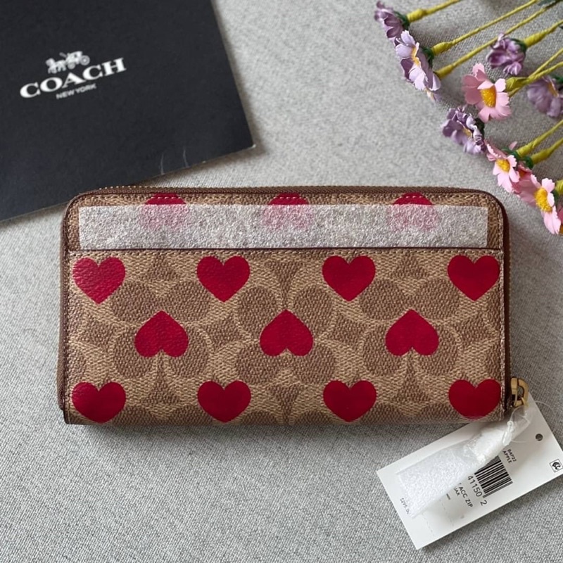 สด-ผ่อน-กระเป๋าสตางค์-ลายหัวใจ-c8547-coach-accordion-zip-wallet-in-signature-canvas-with-heart-print