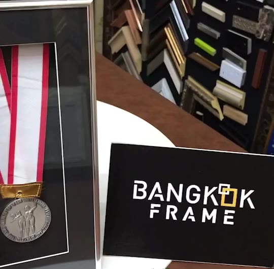 bangkokframe-กรอบเหรียญรางวัล-กรอบโชว์รางวัล-กรอบใส่เหรียญ-กรอบใส่ของสะสม-กรอบทรงกล่องสีเงิน-กรอบกล่องใส่เหรียญ