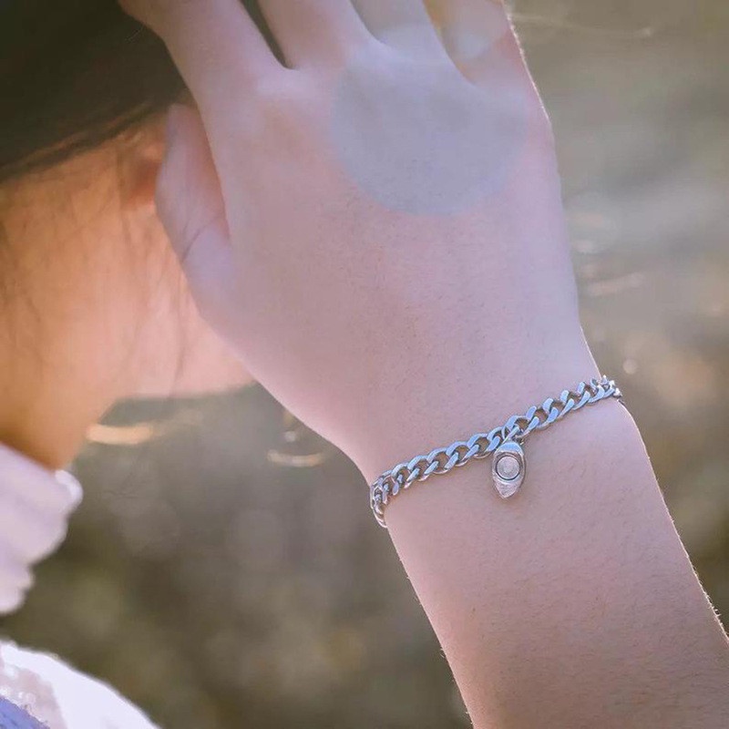 ชุดสร้อยข้อมือ-จี้แม่เหล็กดึงดูดหัวใจ-แฟชั่นคู่รัก