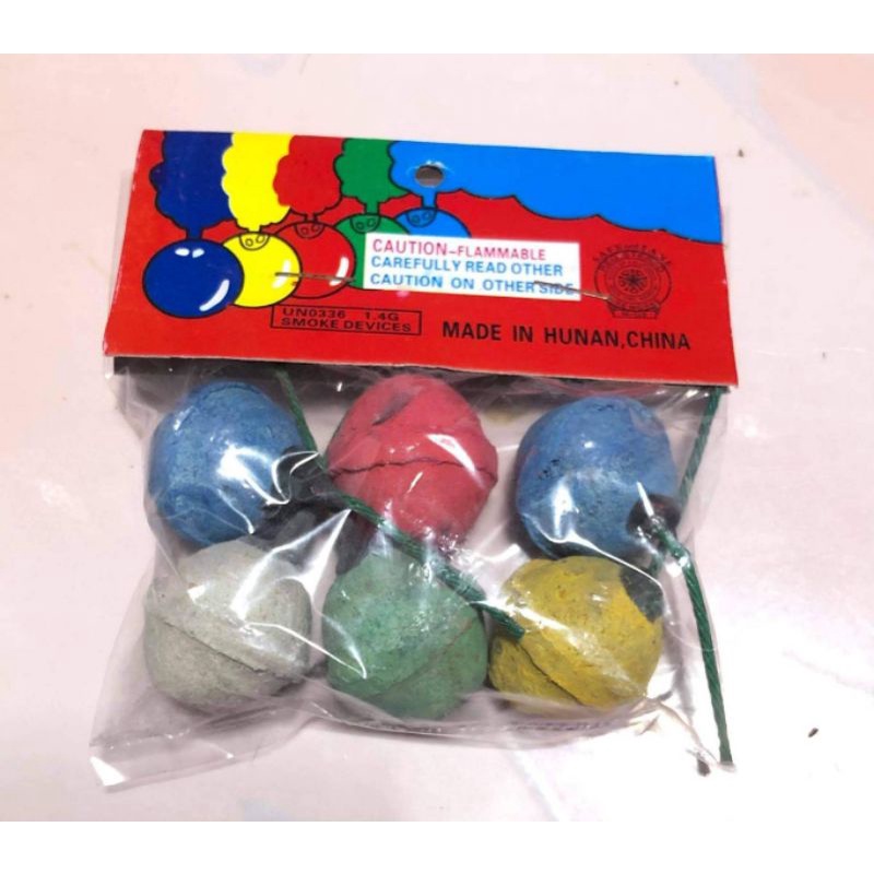 ภาพหน้าปกสินค้าควันสี Color smoke 1 ถุง มี 6 ลูก คละสี จากร้าน p_mhee_toys บน Shopee