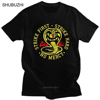 เสื้อยืดผ้าฝ้ายพิมพ์ลายขายดี เสื้อยืดแขนสั้น ผ้าฝ้าย พิมพ์ลาย Kai The Karate Kid Strike First Strike Hard Snake 80S แฟชั