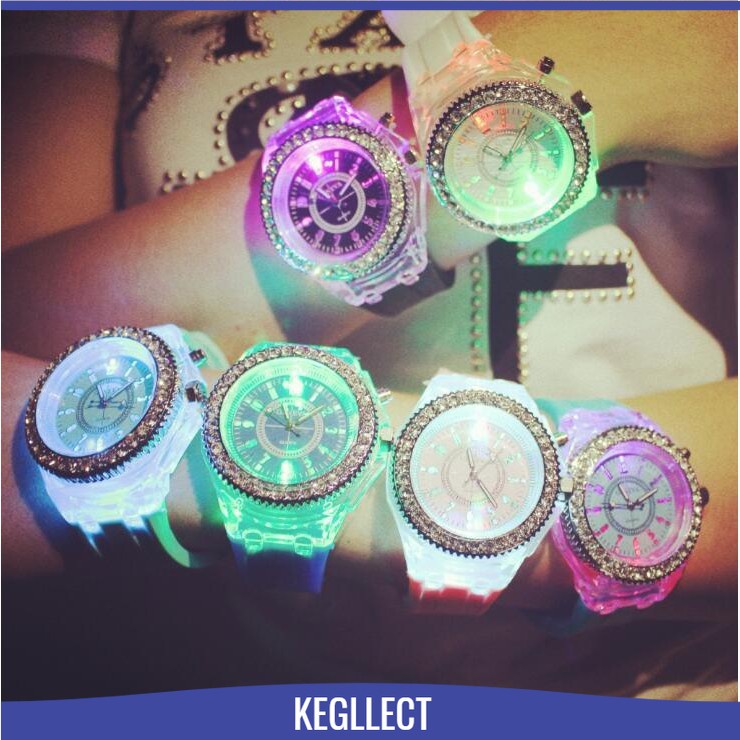ภาพหน้าปกสินค้านาฬิกาข้อมือผู้หญิงสายซิลิโคนแฟชั่นไฟ LED เรืองแสง