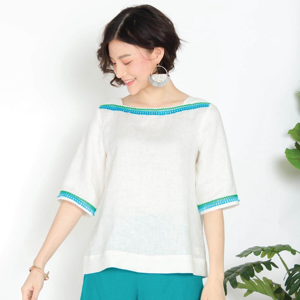 c-amp-d-linen-blouse-เสิ้อเบลาส์-คอปาด-แขนสามส่วน-แต่งเทปพู่สีเขียว-ฟ้า-เนื้อผ้าลินินพรีเมี่ยม-cuafwh