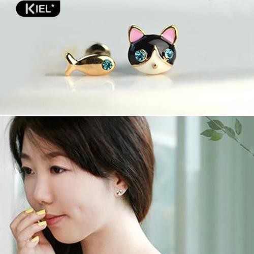 ภาพหน้าปกสินค้าKiel คู่รักเกาหลี 1 คู่น่ารักแมวปลา Rhinestone Stud เครื่องประดับต่างหูแฟชั่น จากร้าน kiel.th บน Shopee