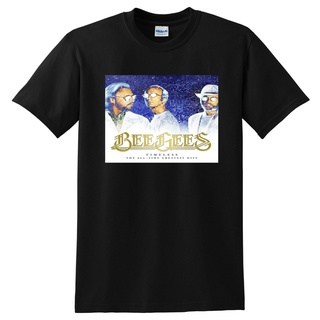 เสื้อยืดผ้าฝ้ายCOTTON เสื้อยืด พิมพ์ลาย The Bee Gees Timeless The All Time Greatest Hits ขนาดเล็ก กลาง ใหญ่ XlS-5XL
