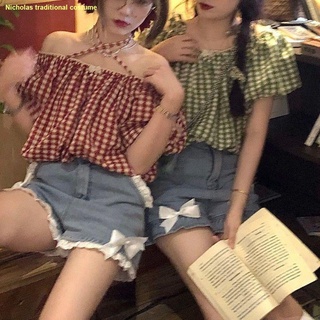 👻สปอตสินค้า👻โบว์ปม Plaid พัฟแขนลูกไม้ขึ้นเสื้อแขนสั้นหนึ่งไหล่ด้านบน Women