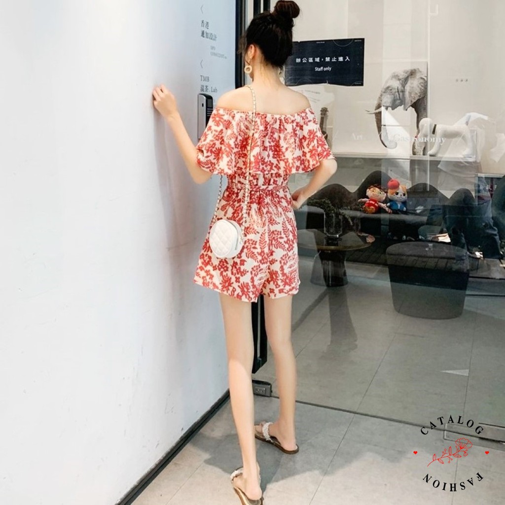 ภาพสินค้าCatalog Fashion จั๊มสูทขาสั้นปาดไหล่ ลายดอกไม้แดง จากร้าน catalog2live บน Shopee ภาพที่ 4