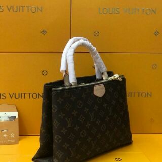 Louis vuitton งานแท้ hiend 1:1 หนังแกะ
Size 30 cm