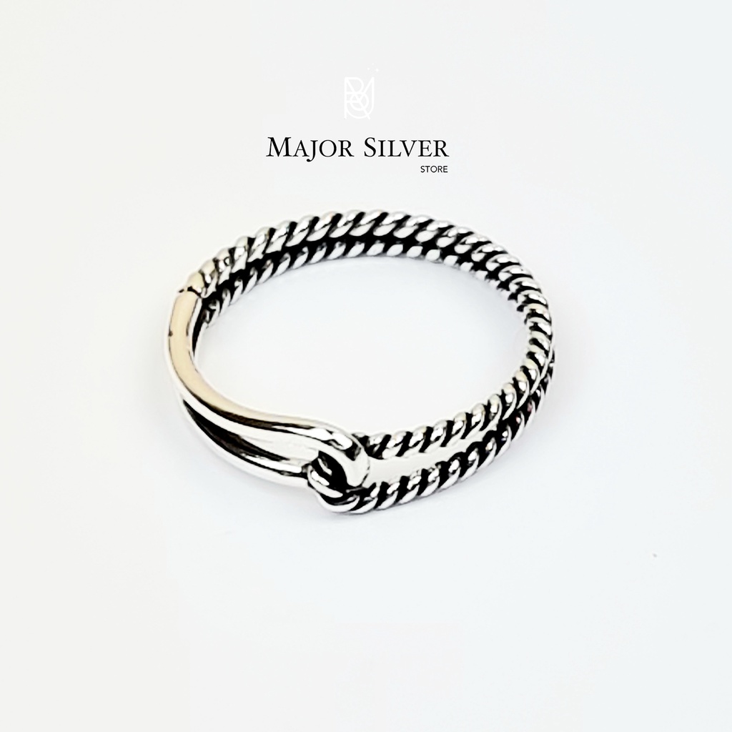 ภาพหน้าปกสินค้าแหวนคล้องเกลียวกับลวด รมดำ / แหวนเงินแท้ 92.5% แหวนแฟชั่น เท่ๆ แหวนเงินแท้ 100 Major Silver : E-Ti-Tw 0.8/1.5