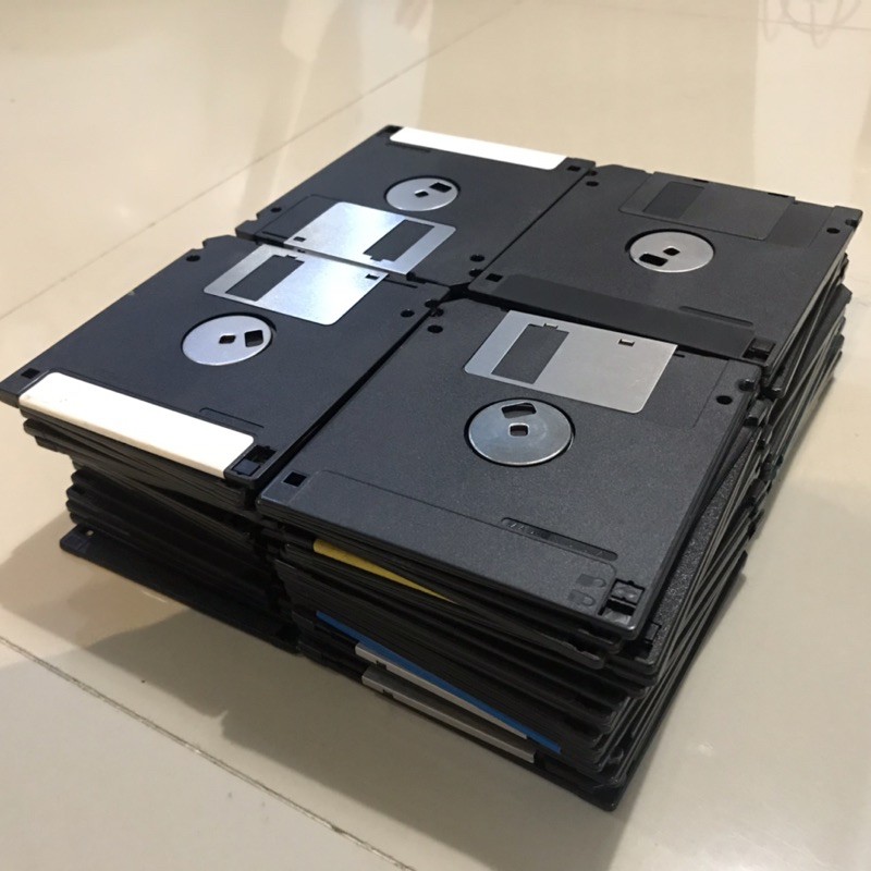 ภาพหน้าปกสินค้าแผ่นดิสก์ 3.5 มือสอง Floppy Disk 1.44MB คละรุ่น Format แล้วทุกแผ่น จากร้าน aro.thai บน Shopee