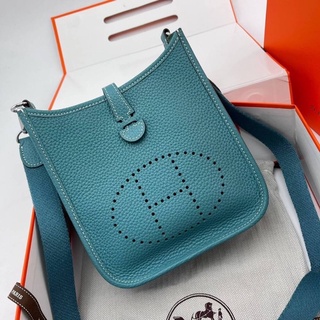 Hermes Evelyne Original Grade 17cm งานหนังแท้สวยมากๆ เหมือนเป๊ะทุกจุด คลาสสิคตลอดกาลใช้ได้ตลอดทั่งชายหญิง ไม่มีเอาท์ค่ะ