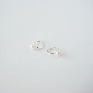 (โค้ด X8SFXJ ลด 20%) A.piece  ต่างหูเงินแท้ [all silver 925] pearl one-touch(66)