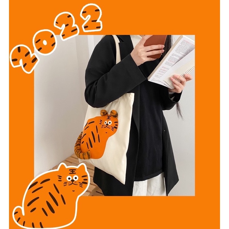 tiger-tail-tote-bag-กระเป๋าผ้าใบใหม่ต้องมาแล้วนะ-ตอกย้ำปีเสือ2022