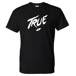 [S-5XL] Avicii เสื้อยืดลําลอง ผ้าฝ้าย พิมพ์ลายตัวอักษร TRUE สีพื้น สไตล์สตรีท แฟชั่นสําหรับผู้ชาย ผู้หญิง เหมาะกับการเล่