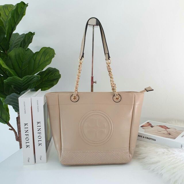 restock-พร้อมส่งครบสี-ใครๆก็ต้องหลงรัก-tory-burch-tote-bag-เเท้-outlet