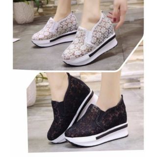 👟ส่งไวมีเก็บเงินปลายทางรองเท้าผ้าใบเสริมส้นสูง4นิ้ว
วัสดุหนังpuผสมผ้าลูกไม้ลายดอกไม้ตาข่าย