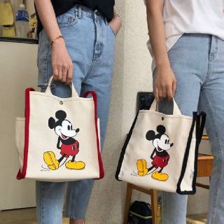 กระเป๋า Mickey Mouse Shoulder Bag สะพายเข้าไหล่ได้ มีหูหิ้ว พร้อมกระดุมปิด
เนื้อผ้าแคนวาส งานเกาหลี
สายสี : ดำ