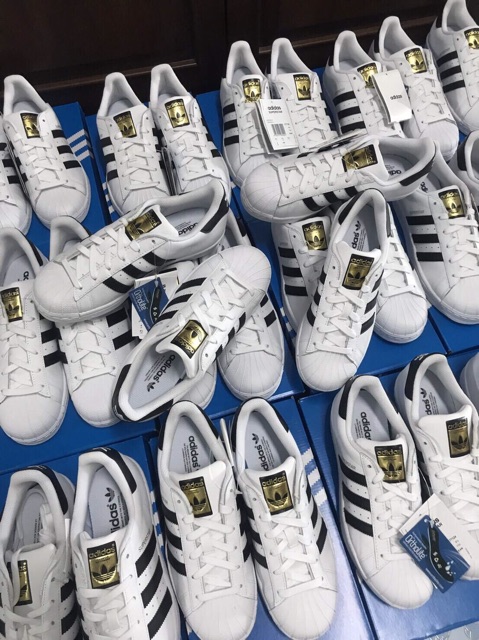 adidas-superstar-รุ่นอมตะ-สีขาวคาดดำ-logoทอง