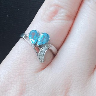 แหวนพลอยโทแพซสีฟ้าสด (SWISS BLUE TOPAZ) ประดับด้วยเพชรรัสเซีย รุ่น GR1782-SBT