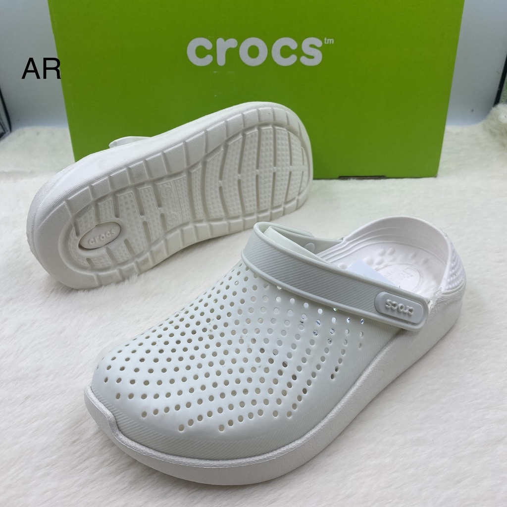 รองเท้าcrocs-แบบสวมของผู้หญิง-สีมาใหม่-งานสวย-ราคาน่ารัก-เบานิ่มใส่สบายใส่สวยดูดี-สินค่าพร้อมส่งทุกคู่เลยค่ะ