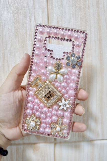 ส่งจากไทย-เคสขวดน้ำหอม-เก๋ๆ-ล้อมด้วยมุกสวยๆ