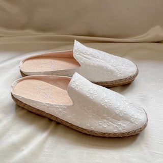ภาพขนาดย่อของสินค้า(จัดส่ง 28 พ.ค. -หากมีพร้อมส่งจะจัดส่งให้เลย) Lace Slipper Shoes รองเท้าสลิบเปอร์ ผ้าลูกไม้พื้นนุ่ม-ลายใหม่สวยมาก