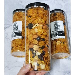 สินค้า Premium คอนเฟลกซ์คาราเมลประมาณ 280 กรัม (mix nuts + แครนเบอร์รี่ + ลูกเกด)