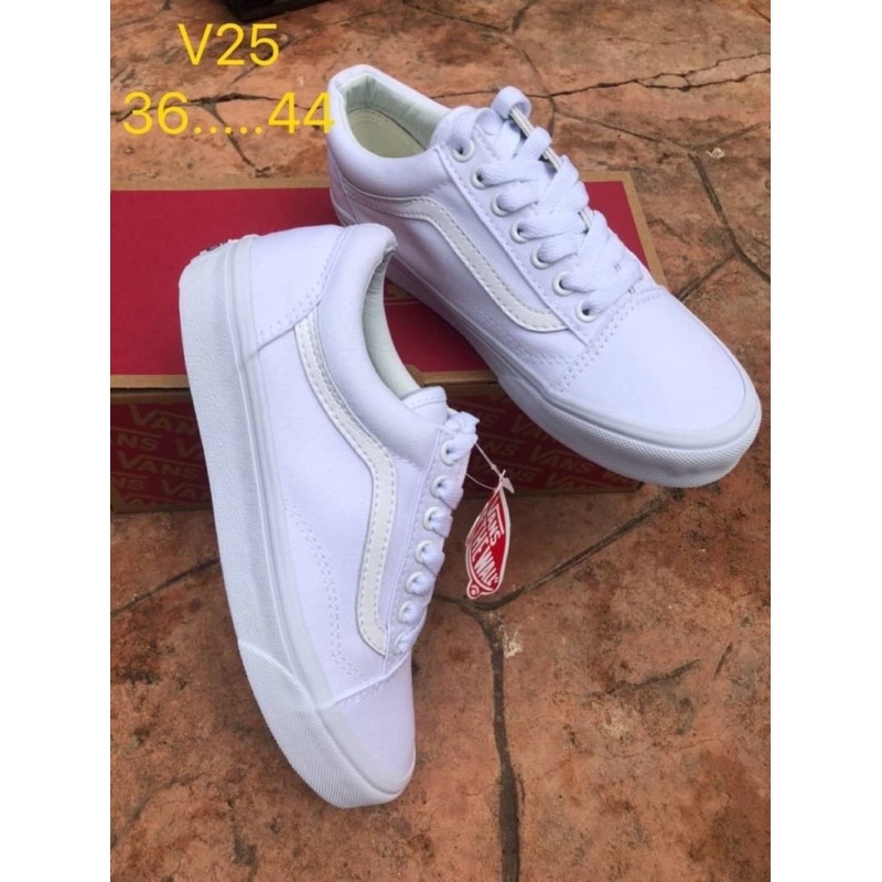 รองเท้าผ้าใบ-สีขาว-ของ-vans-พร้อมกล่องสินค้า