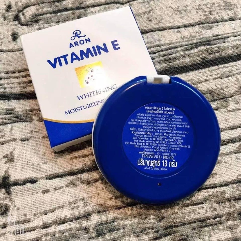 aron-vitamin-e-whitening-moisturizing-powder-13g