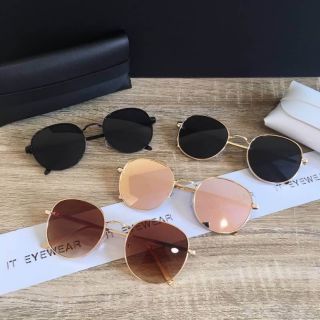 New Arrival▫️Square Metal ®
☀️ UV 400 Sunglasses ☀️

แว่นกันแดดทรงสวย ทรงนี้มาใหม่นะคะ 
ไม่กลม ออกเหลี่ยมมนๆ